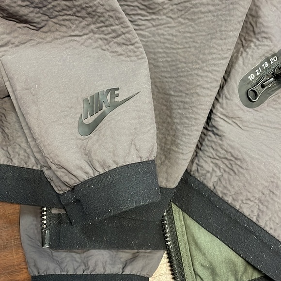 Nike Sportswear Tech Jacket Size Large - Picture 7 of 7